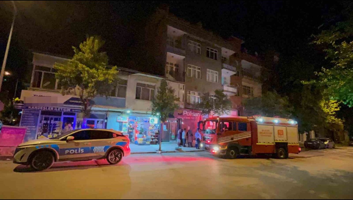 Elazığ'da bina yangını: 2 kişi dumandan etkilendi