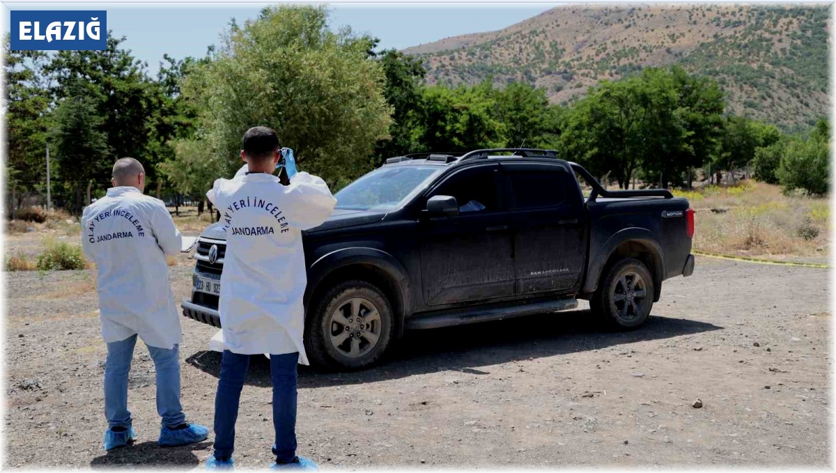 Elazığ'da bir araç içerisinde 2 kişi ölü bulundu
