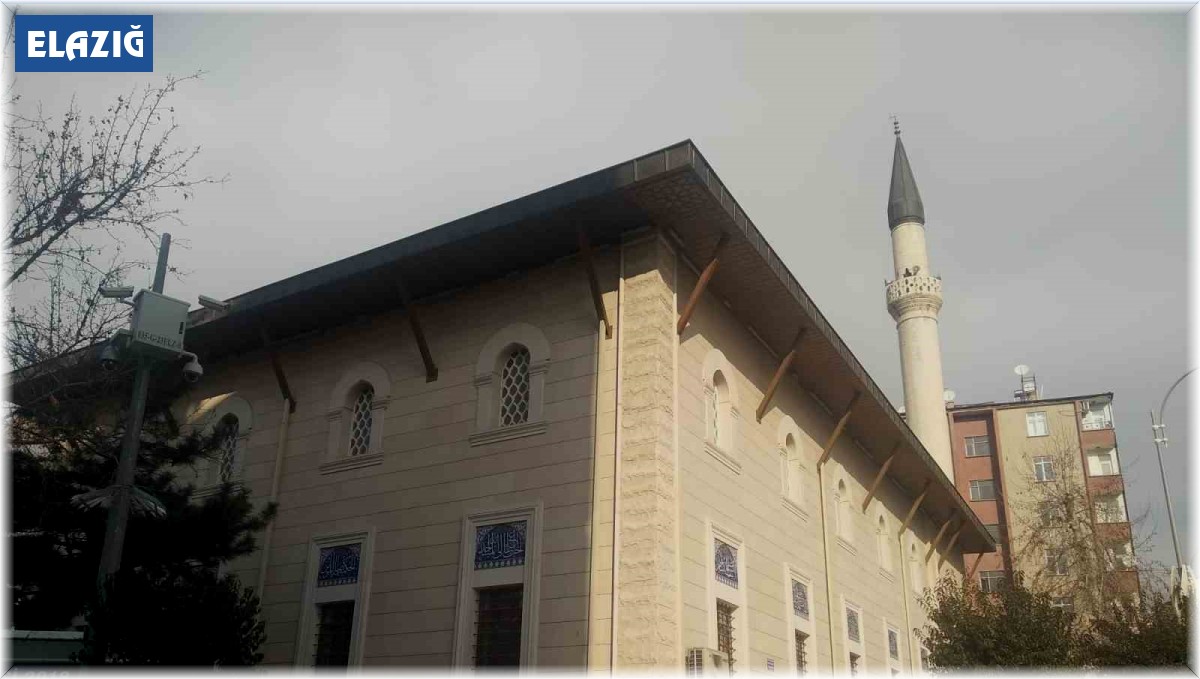 Elazığ'da bir cami ibadete kapatıldı