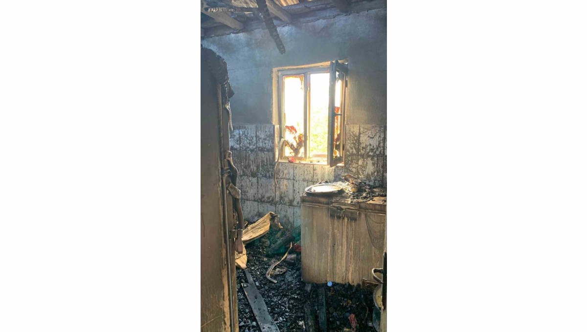 Elazığ'da bir ev yangında yanarak kül oldu