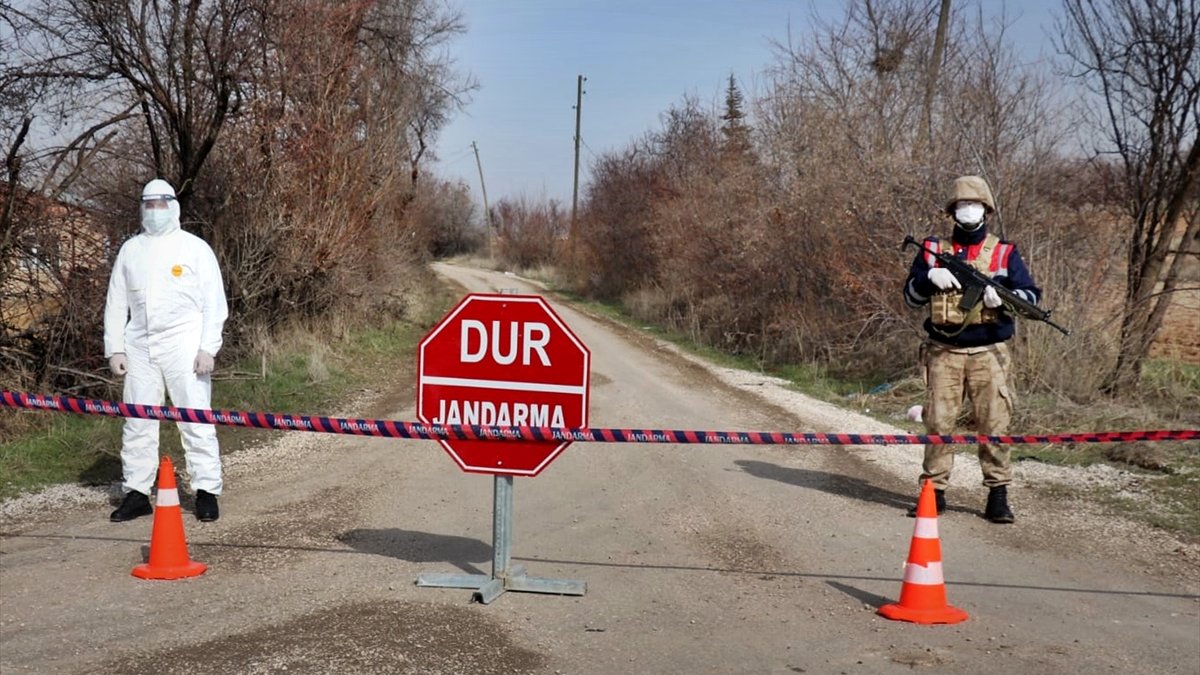 Elazığ'da bir köyde Kovid-19 karantinası başlatıldı