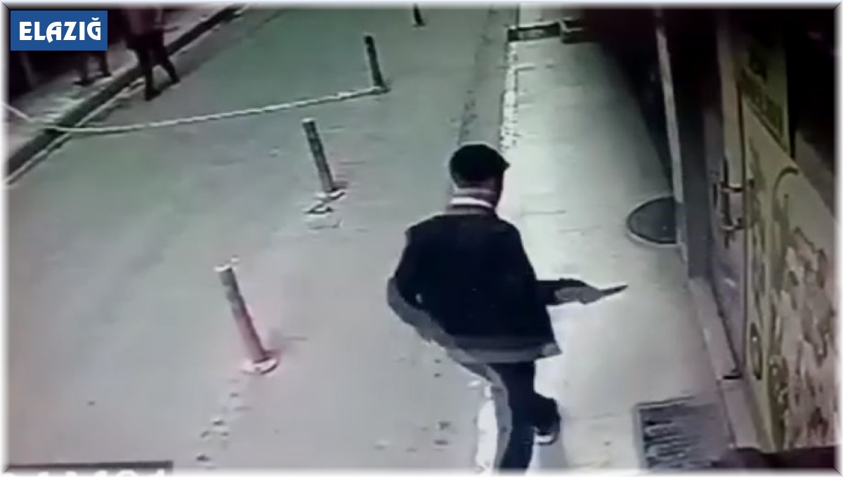 Elazığ'da bir şahıs tartıştığı kişiyi bıçaklayıp kaçtı: O anlar kamerada