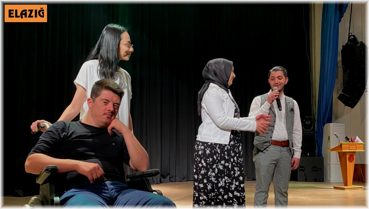 Elazığ'da 'Bir tek engel biz miyiz' adlı tiyatro oyunu sahnelendi