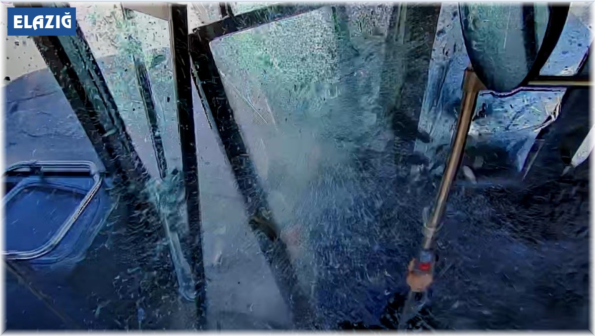 Elazığ'da biri ağır 3 kişinin yaralandığı kazanın görüntüleri ortaya çıktı
