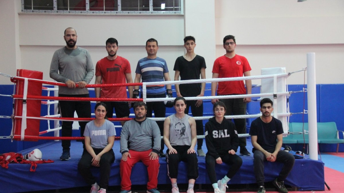 Elazığ'da boksörler oruçlarını tutup, antrenmanlarını aksatmıyor