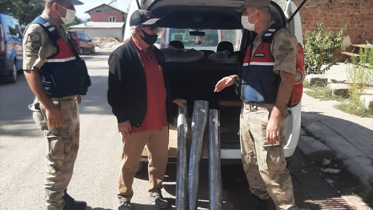 Elazığ'da camiden hırsızlık yaptığı iddia edilen zanlı yakalandı