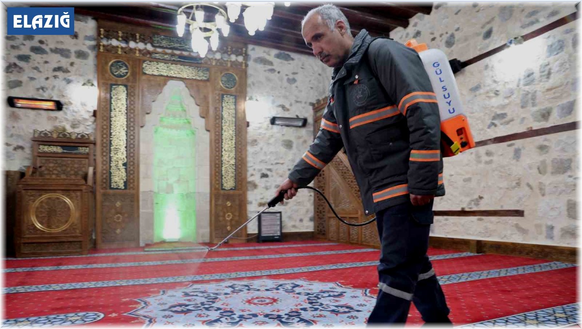 Elazığ'da camiler gül suyu ile yıkanıyor
