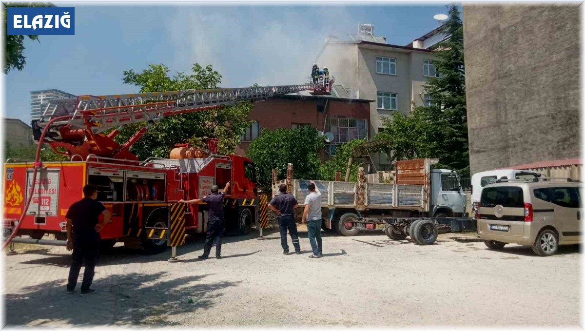 Elazığ'da çatı katı yangını korkuttu