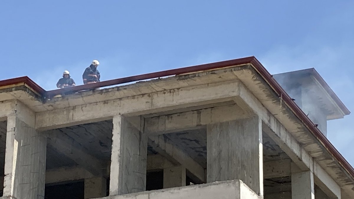 Elazığ'da çatı yangını
