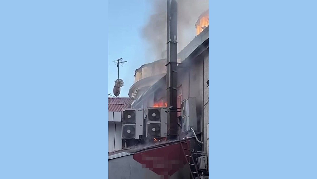 Elazığ'da çatı yangını