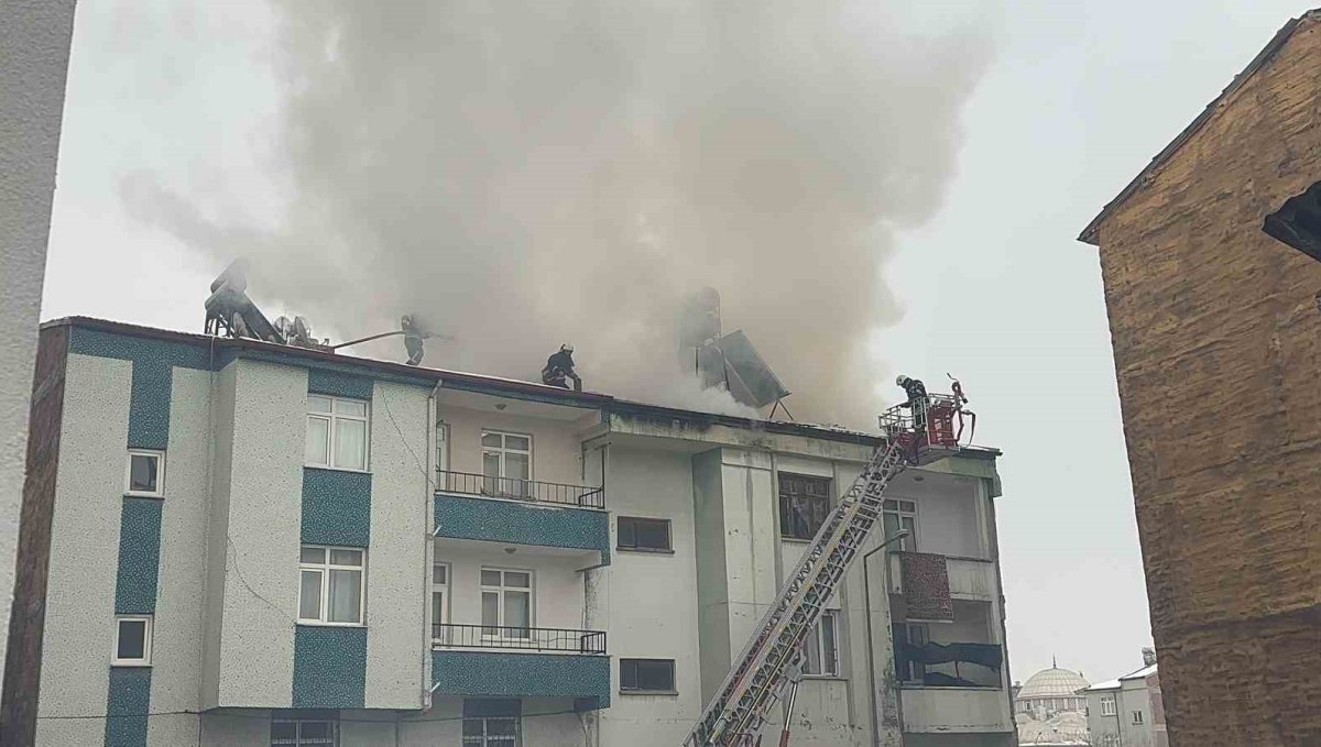 Elazığ'da çatı yangını