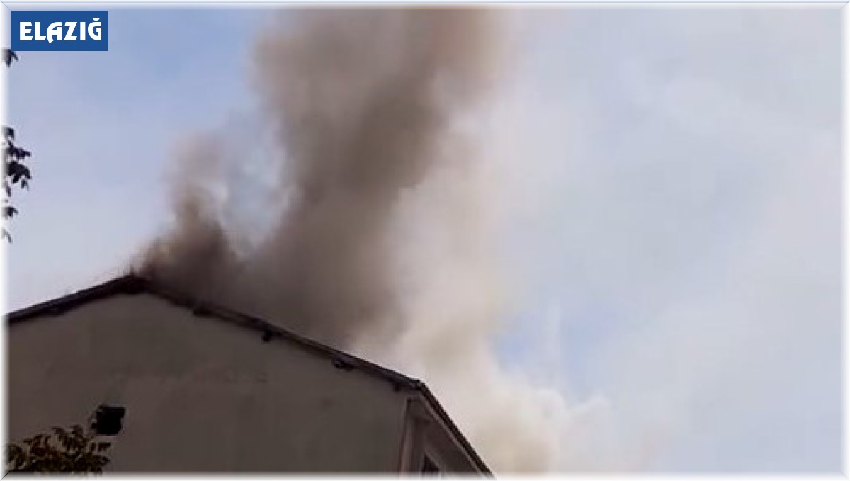 Elazığ'da çatı yangını büyümeden söndürüldü