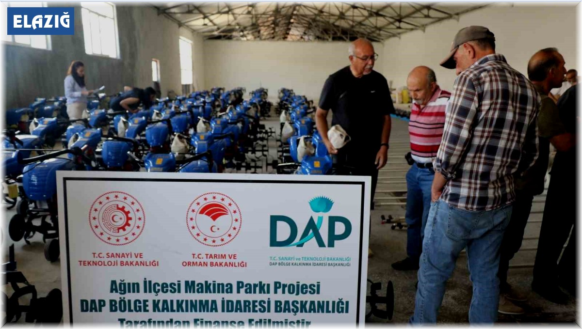 Elazığ'da çiftçilere badem silkeleme ve çapa makinesi dağıtıldı