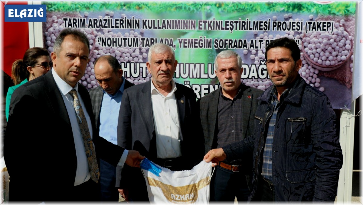 Elazığ'da çiftçilere yüzde 75 hibeli nohut tohumu dağıtımı yapıldı