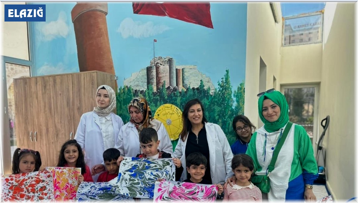 Elazığ'da çocuklar ebru sanatı ile tanıştı
