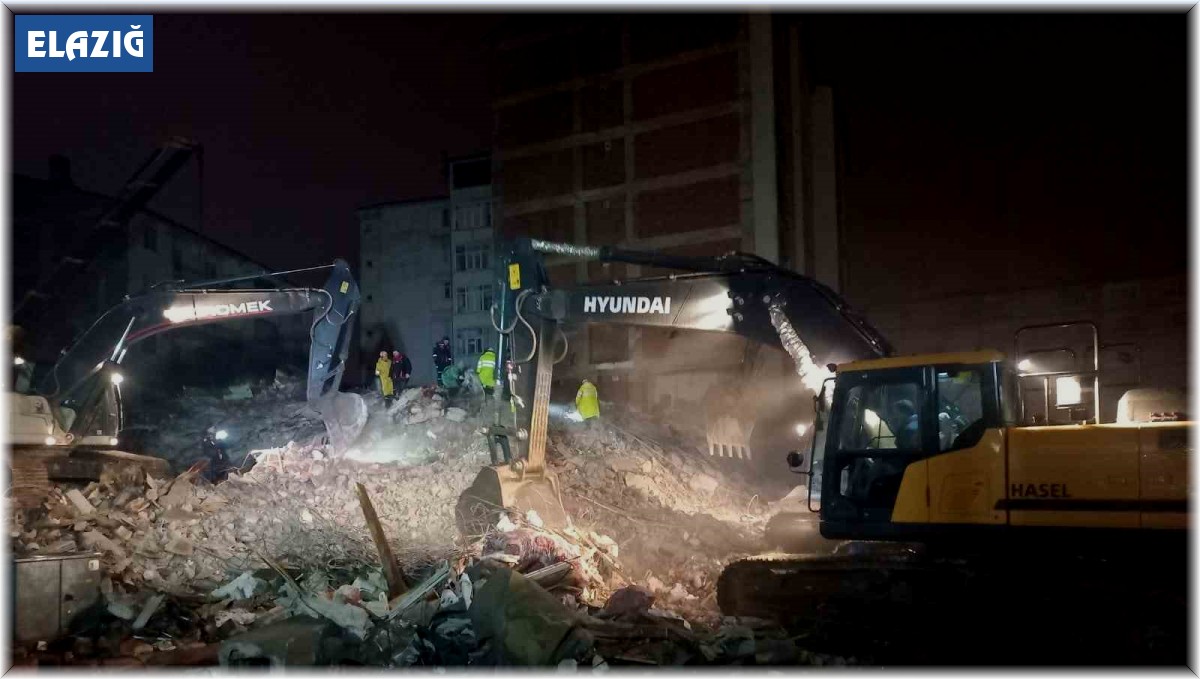 Elazığ'da çöken binada arama kurtarma çalışmaları sürüyor
