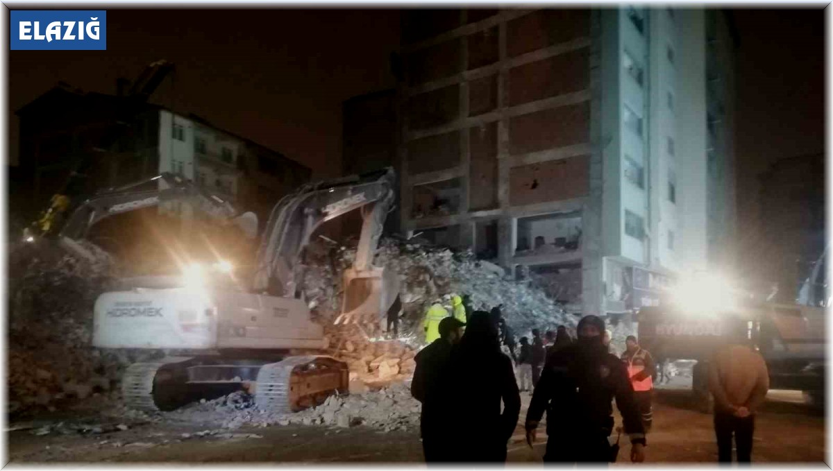 Elazığ'da çöken binada polis memurunun cansız bedenine ulaşıldı