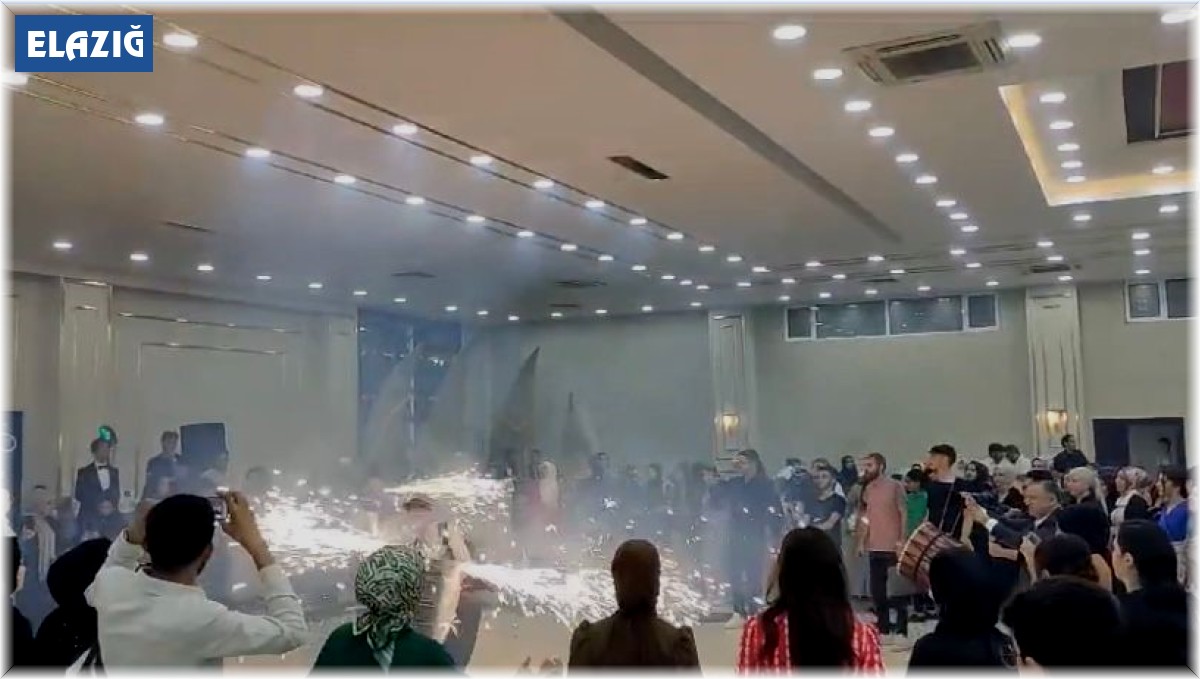 Elazığ'da davulcuların meşaleli şovu