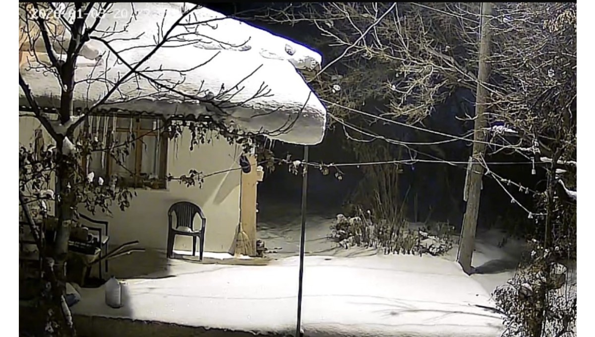 Elazığ'da deprem anı güvenlik kameralarına yansıdı