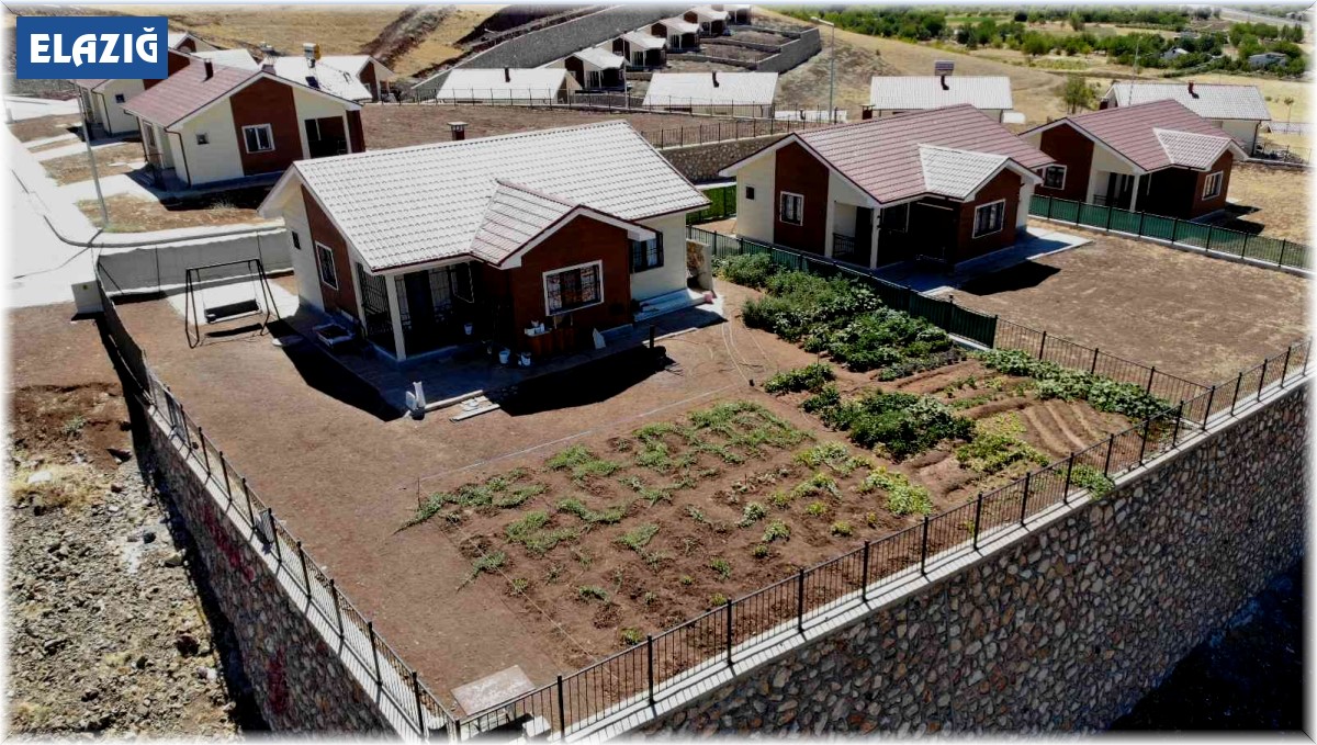 Elazığ'da depremin izleri bir bir siliniyor