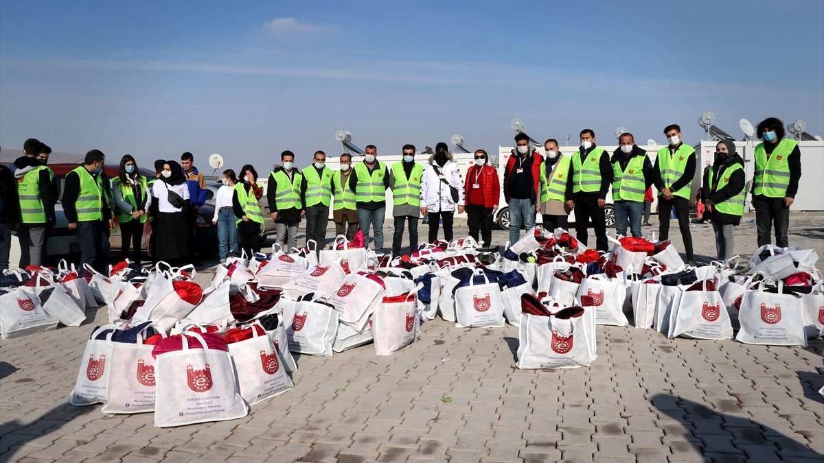 Elazığ'da depremzede 1023 çocuğu ısıtacak yardım