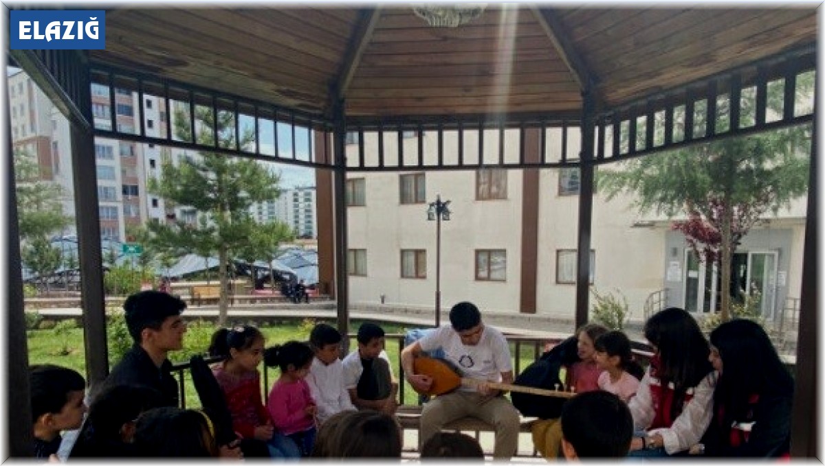Elazığ'da depremzede çocuklar yalnız bırakılmıyor