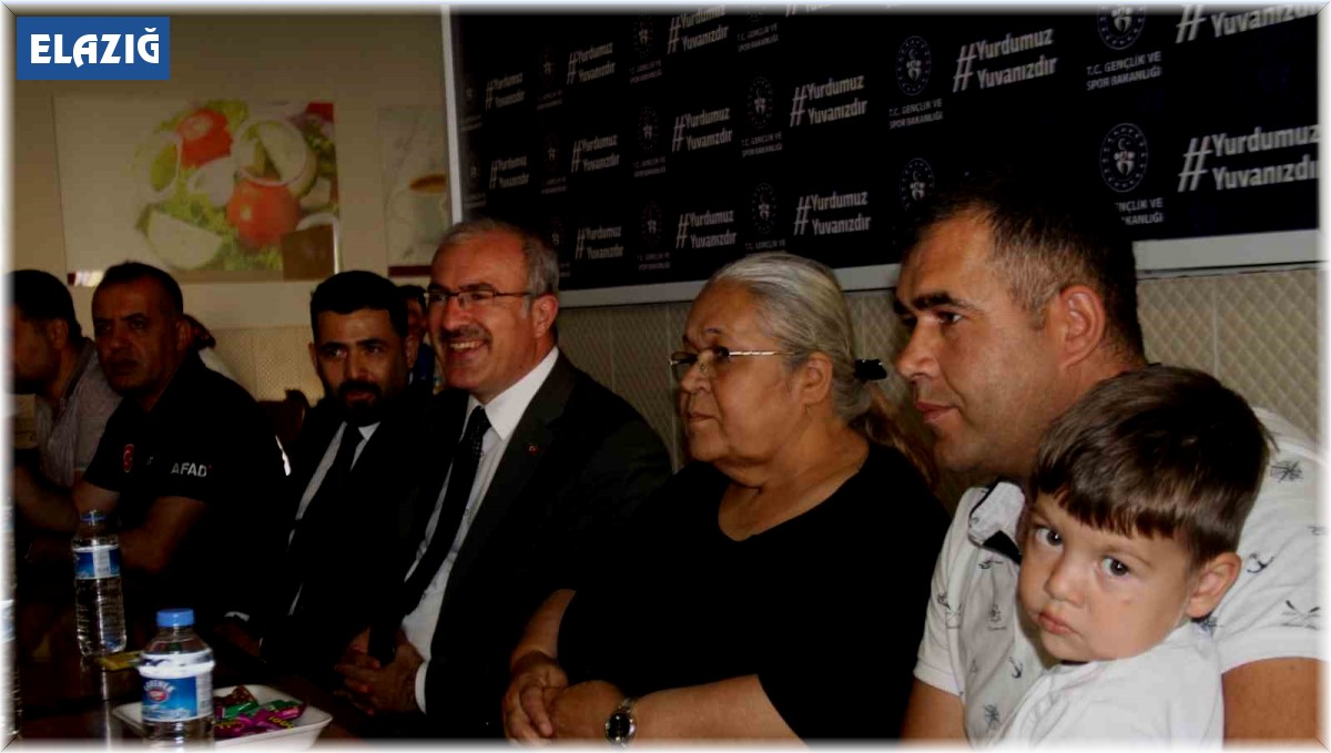 Elazığ'da depremzedelerin buruk bayram sevinci