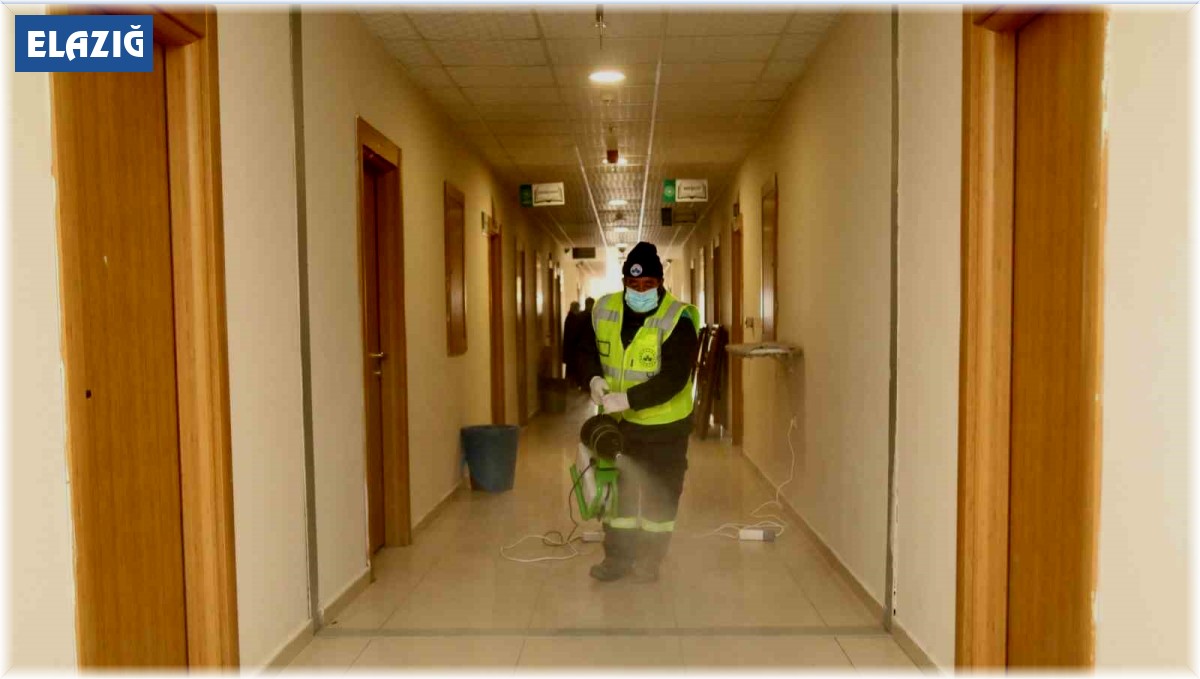 Elazığ'da depremzedelerin konakladığı alanlar dezenfekte edildi