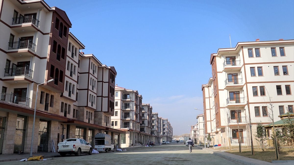 Elazığ'da depremzedelerin yaraları devletin şefkat eliyle sarılıyor