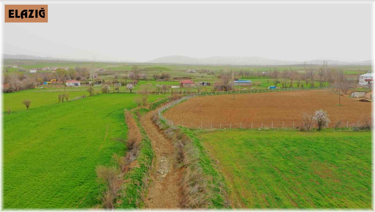 Elazığ'da dere ıslah çalışmaları sürüyor