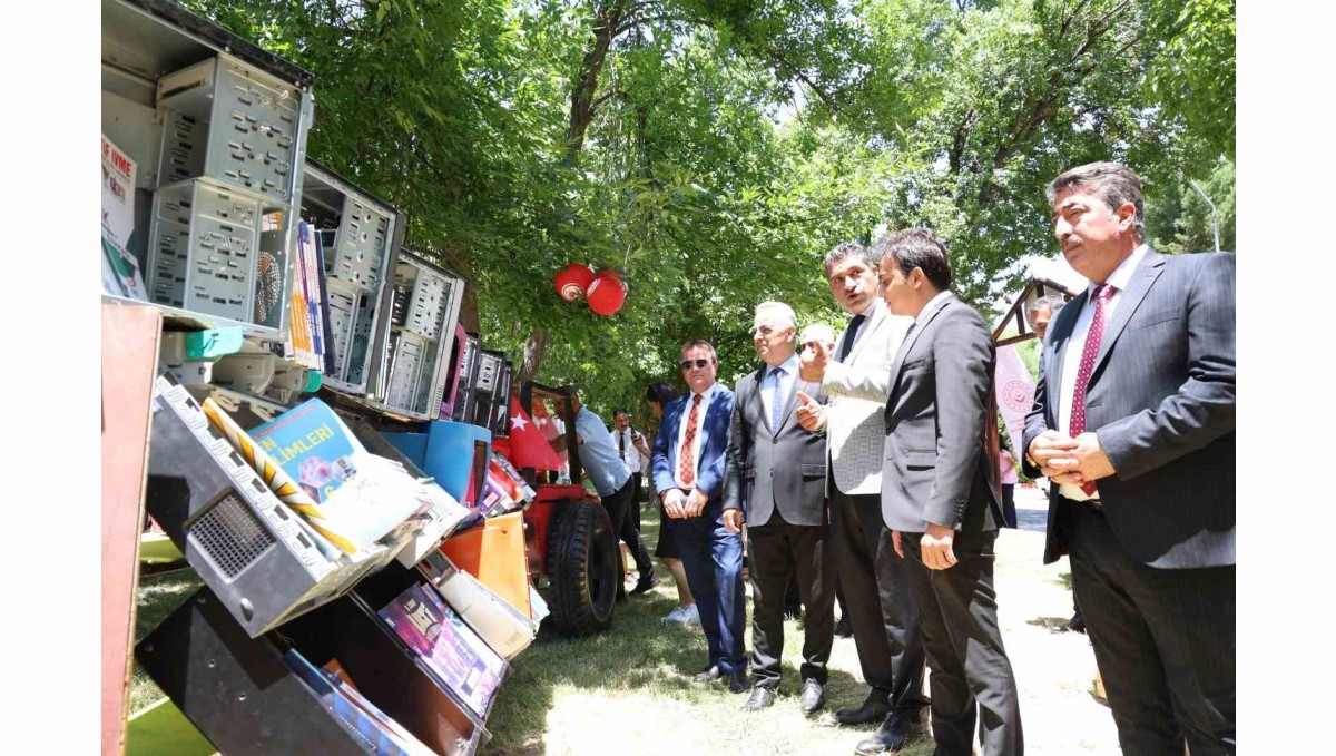 Elazığ'da "Dijital Detoks" etkinliği: Geri Dönüşüm Kütüphanesi açıldı