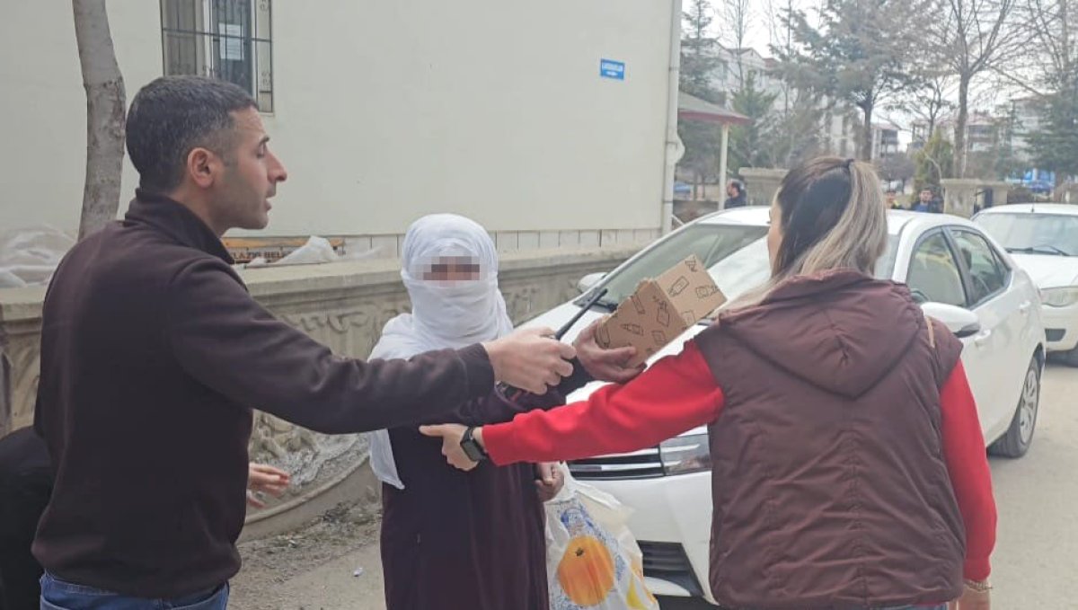 Elazığ'da dilenci zabıtalara yakalandı: "Al senin olsun" diyerek parayı teklif etti