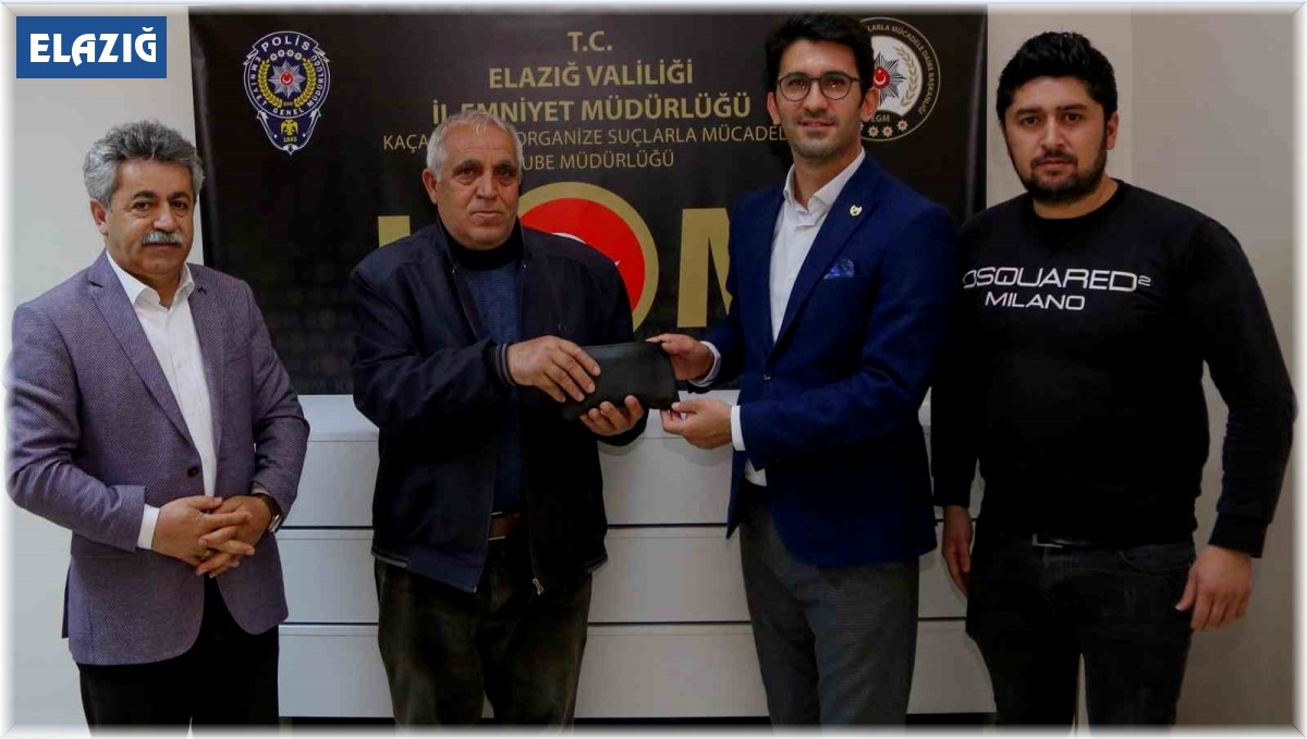 Elazığ'da dolandırılan vatandaşa ziynet eşyaları ve parası teslim edildi