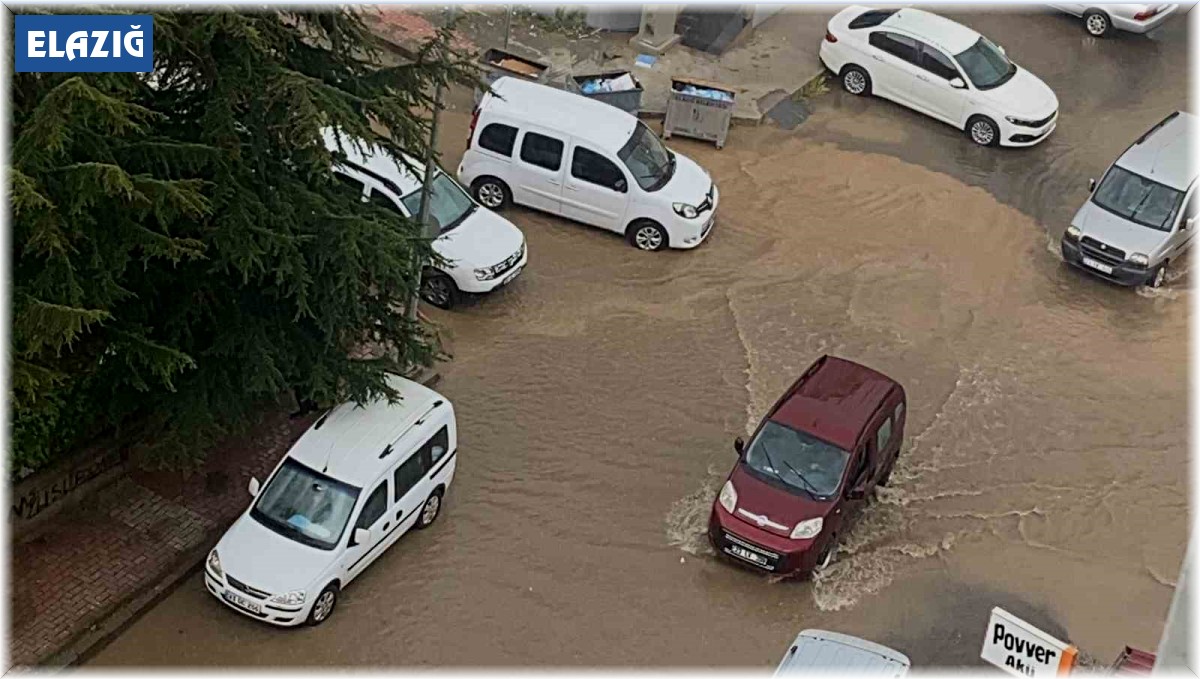 Elazığ'da dolu ve sağanak hayatı felç etti