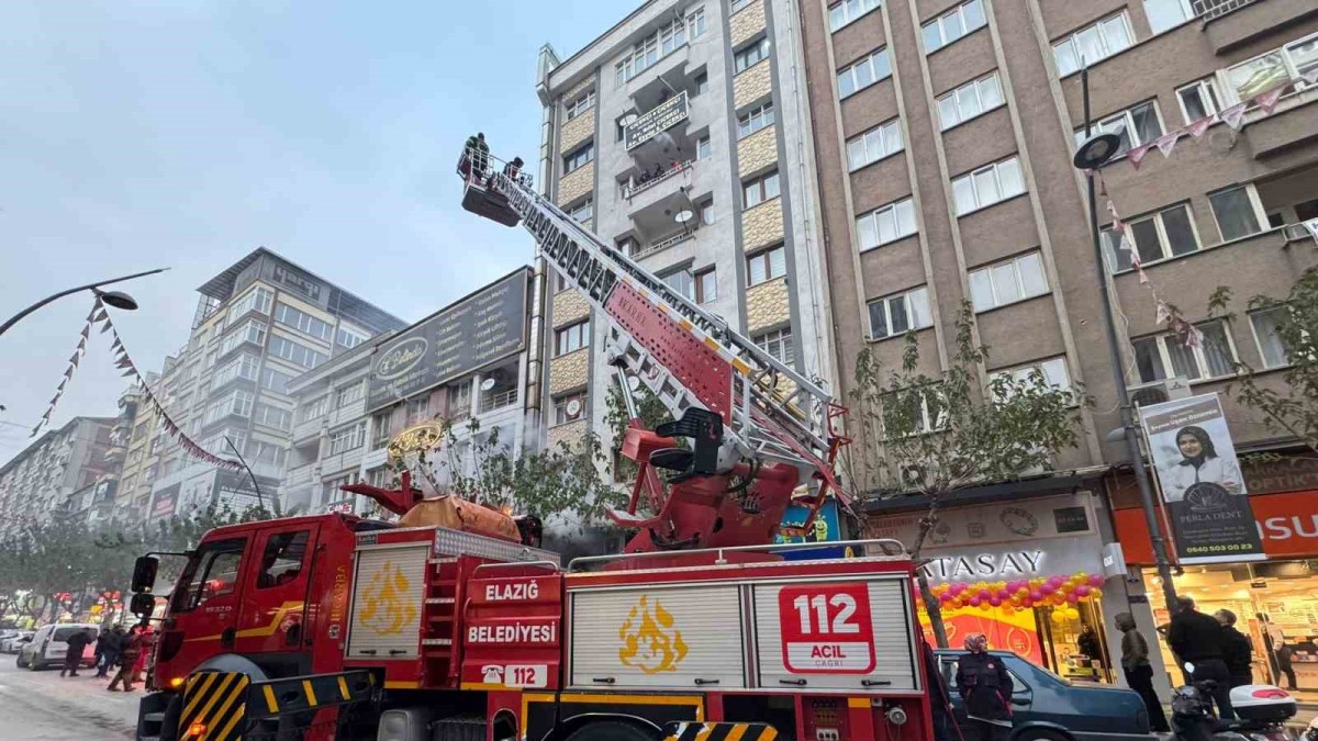 Elazığ'da dönercide korkutan yangın