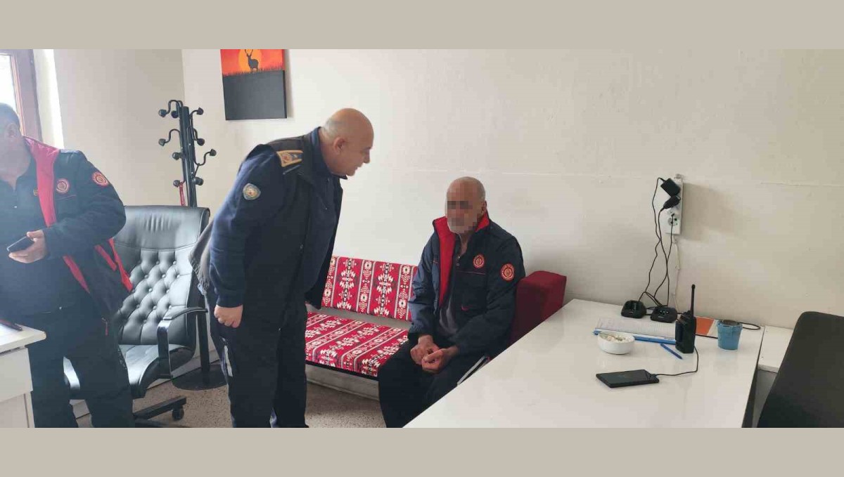 Elazığ'da donmak üzere olan vatandaşın yardımına itfaiye yetişti