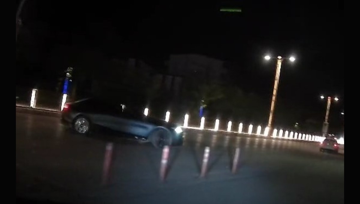 Elazığ'da drift atan araç kameralara yansıdı