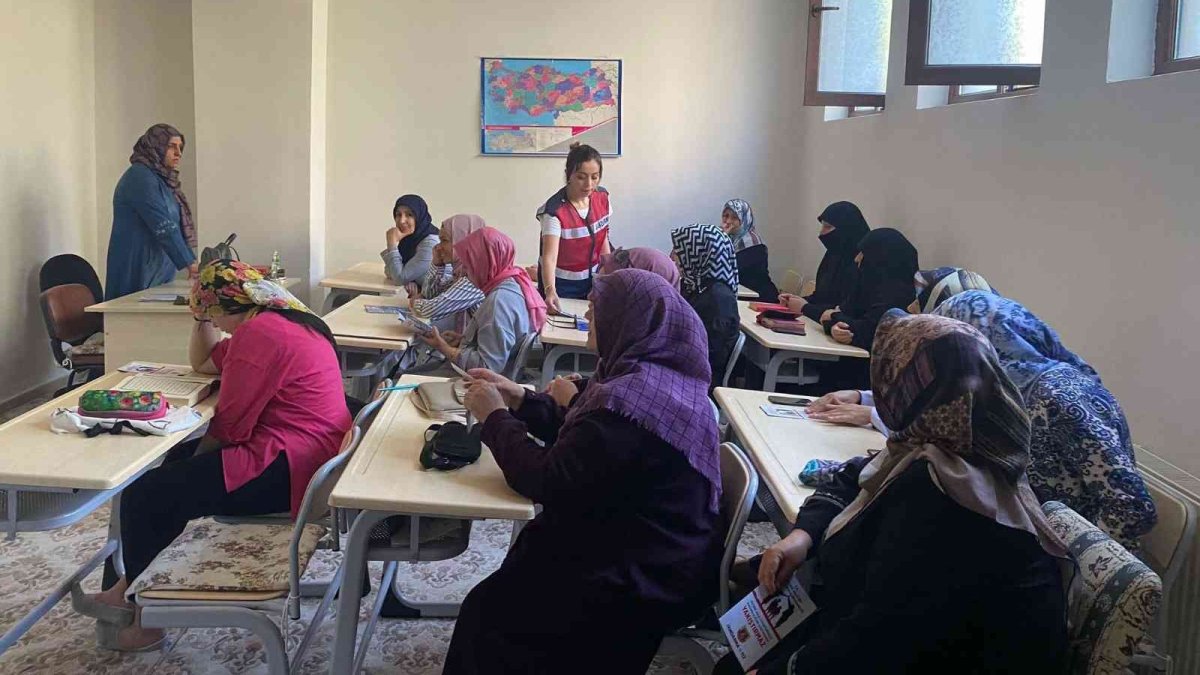 Elazığ'da 'En İyi Narkotik Polisi Anne' projesi