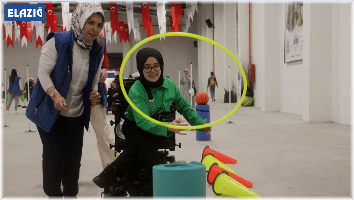 Elazığ'da engelli bireyler doyasıya eğlendi