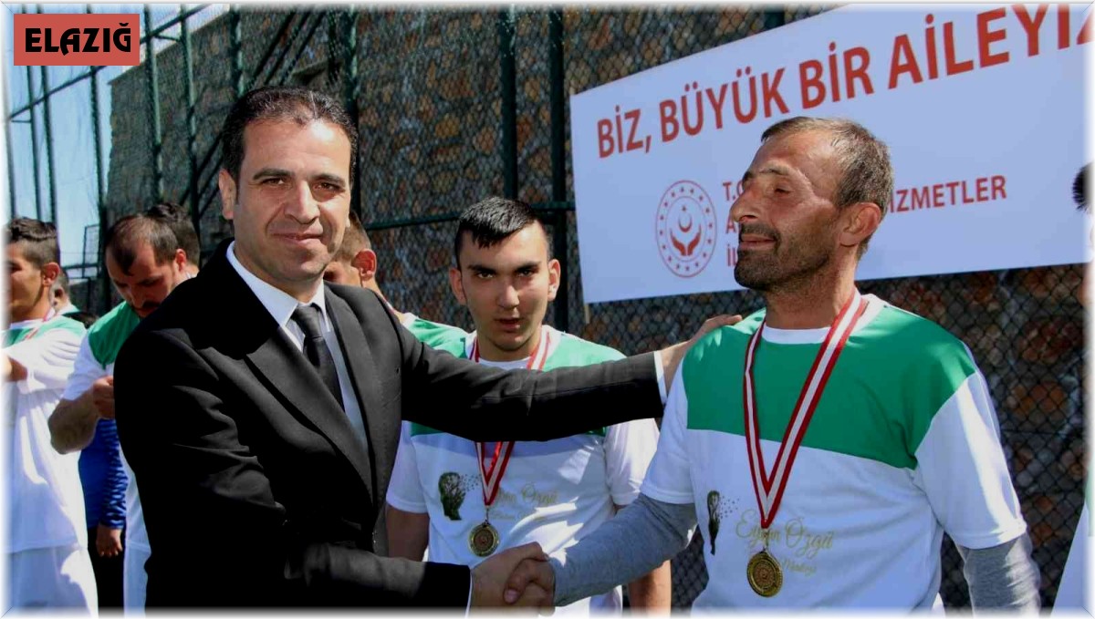 Elazığ'da engellilerin dostluk maçı renkli görüntüler oluşturdu