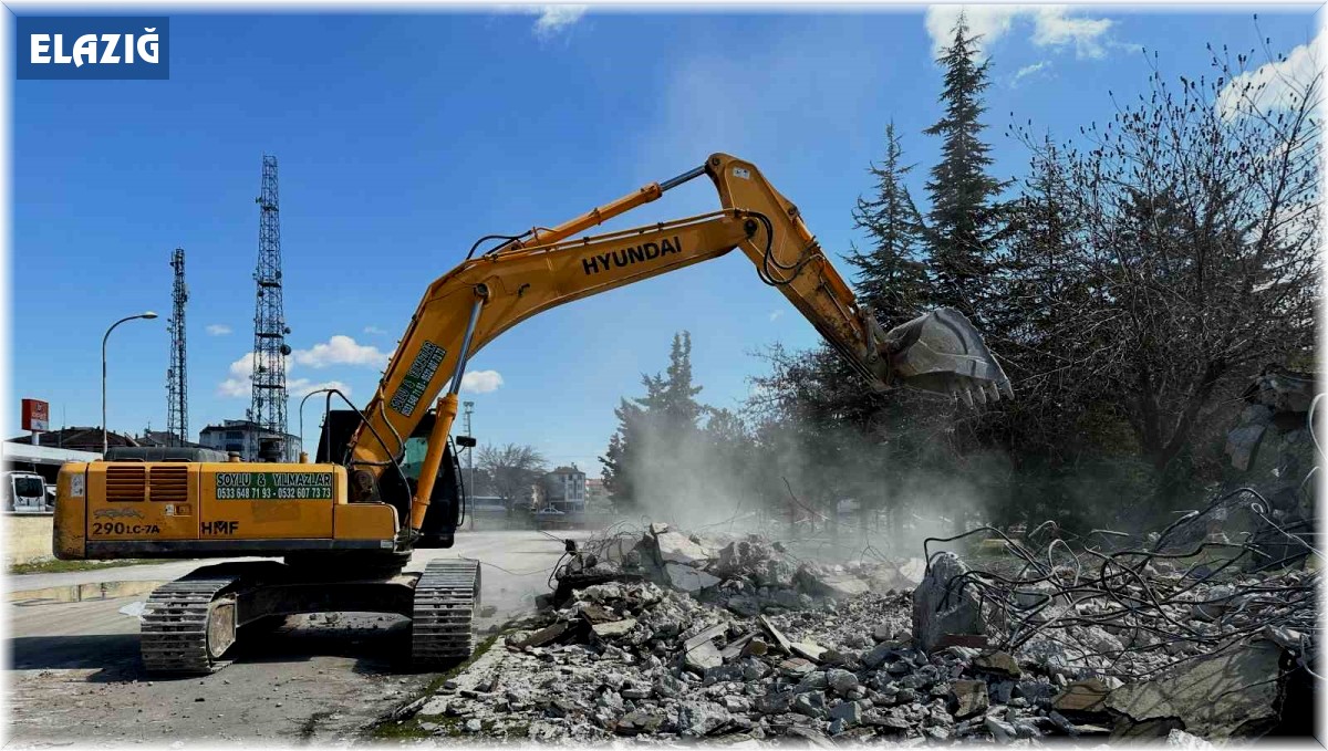 Elazığ'da eski şehirlerarası otobüs terminali yıkım çalışmaları başladı