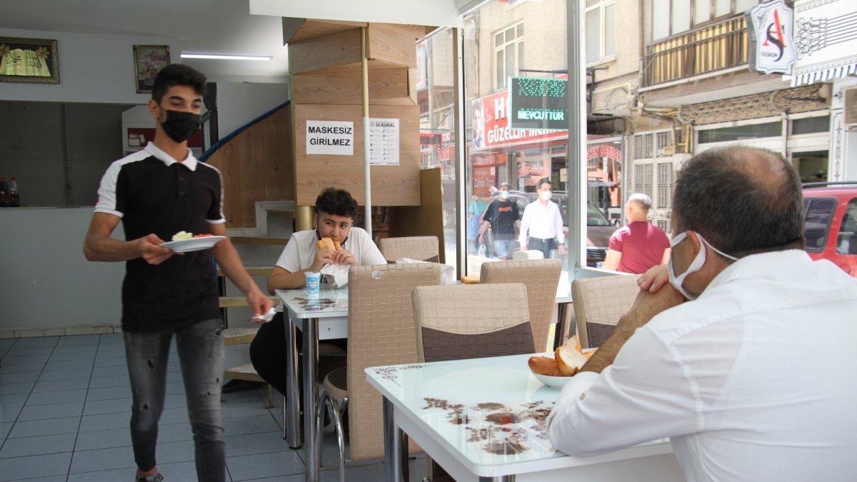 Elazığ'da esnaf normalleşme süreciyle nefes aldı