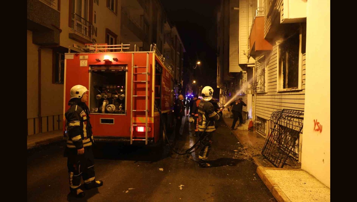 Elazığ'da ev yangını: 2 kişi dumandan etkilendi