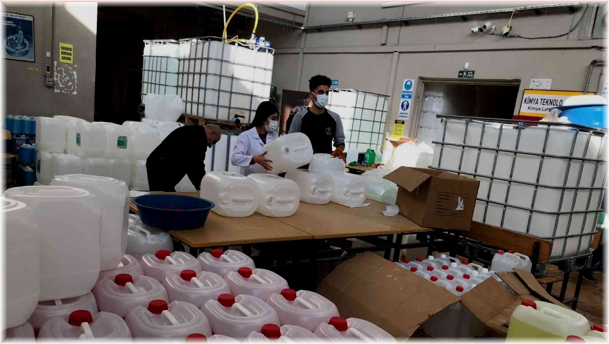 Elazığ'da fabrika gibi okul: Öğretmen ve öğrenciler el ele verdi hijyen malzemesi üreterek 3 milyon lira ciroya ulaşıldı