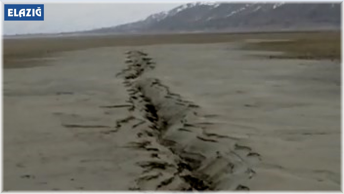 Elazığ'da fay hattındaki zemin sıvılaşması böyle görüntülendi