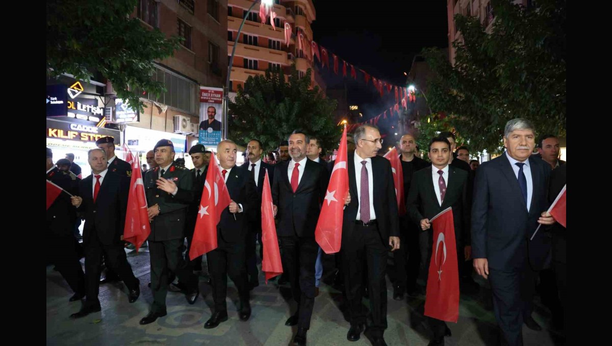 Elazığ'da 'Fener Alayı' yürüyüşü