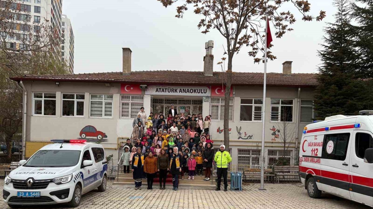 Elazığ'da fermuar sistemi ile yaşama yol ver kampanyası sürüyor