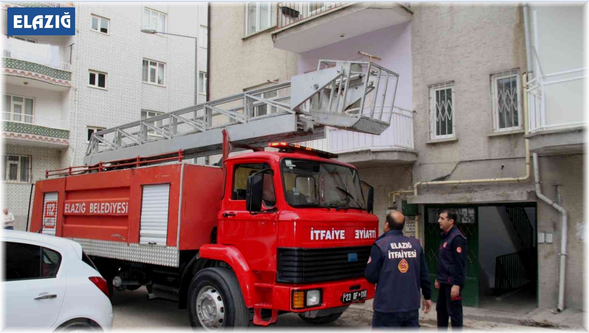 Elazığ'da fıkra gibi olay: Haber alınamayan çocuğun evinde kulaklıkla uyduğu ortaya çıktı