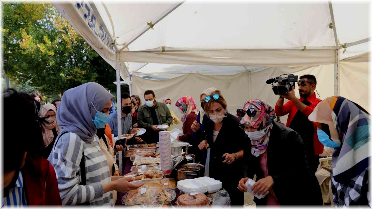 Elazığ'da Fırat Üniversitesi Kadın Kolları tarafından hayır çadırı açıldı