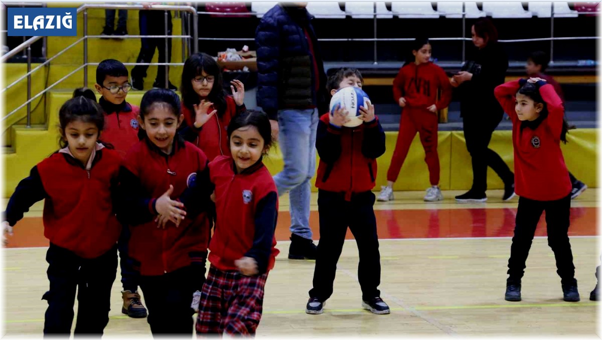 Elazığ'da geleneksel 'yakan top' turnuvası